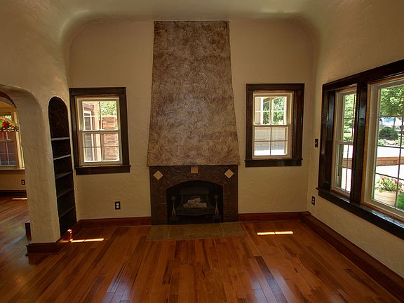 4th image of 1929 Woodburn St