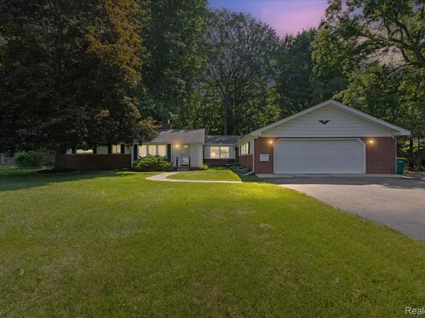 24900 Westmoreland Dr, Farmington Hills, MI 48336