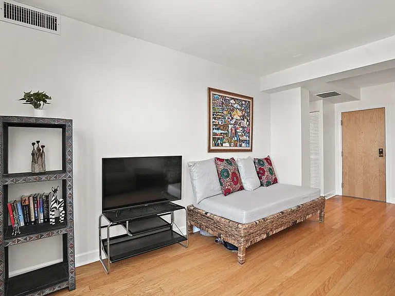 1801 Calvert St NW #504 — Photo 8