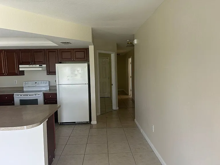 215-217 SE 23rd Pl — Photo 6