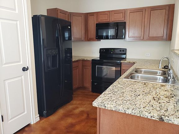 3rd image of 6319 Melanzane Ave #101
