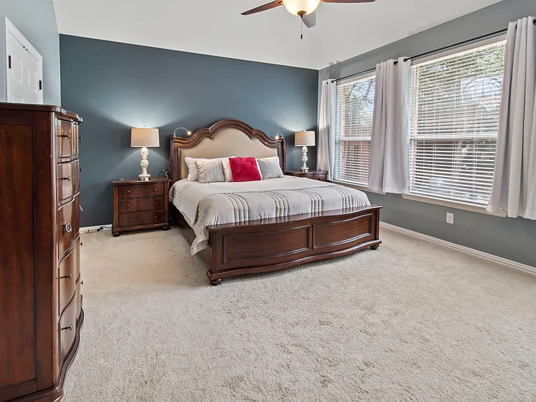 3705 Glenshannon Ln — Photo 10