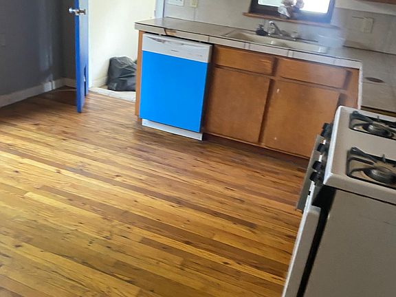 2nd image of 1217 Elm St