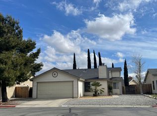 14299 Pinewood Dr, Hesperia, CA 92344