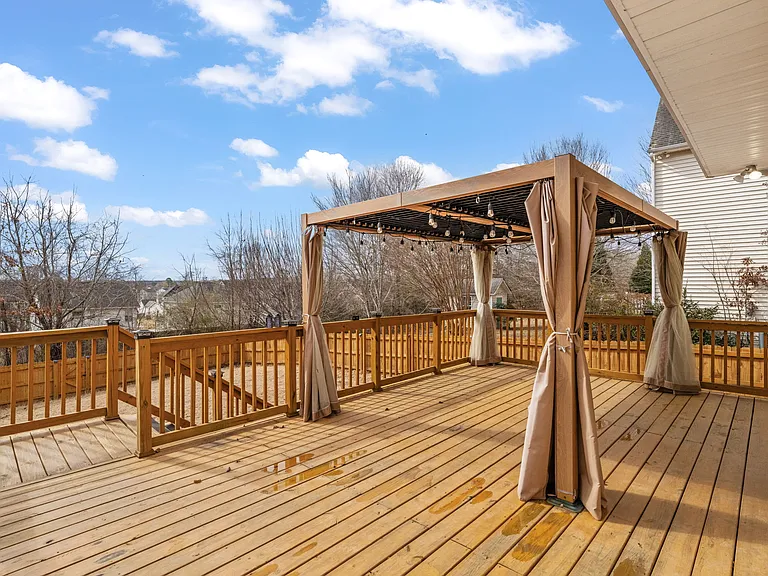 156 Haywood Ln — Photo 3