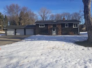 771 Gramsie Rd, Shoreview, MN 55126