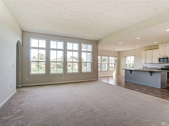 5th image of 609 Foxtail Ct