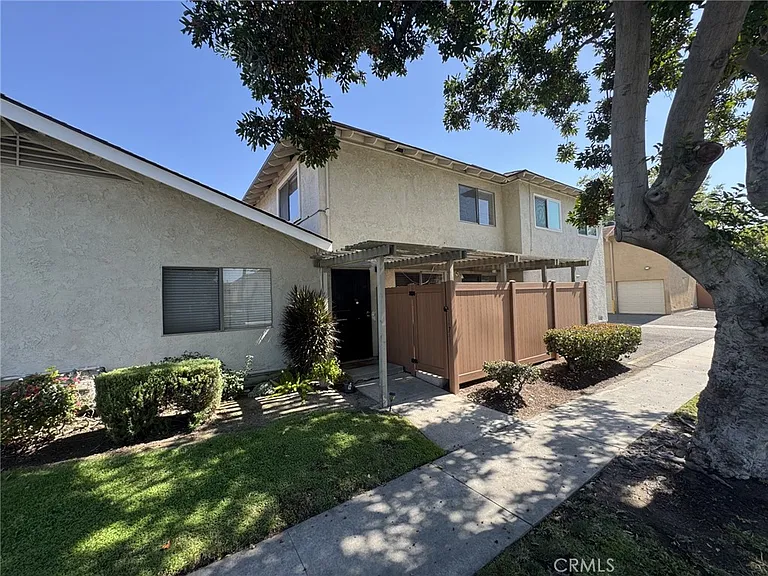 16748 Cedarwood Cir — Photo 1