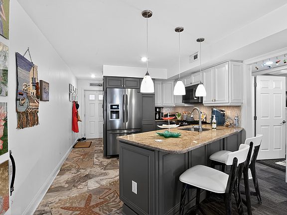 4th image of 3901 Ocean Ave APT 6