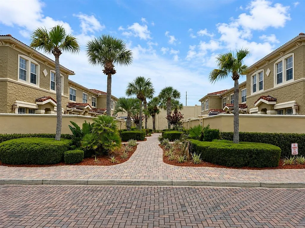 3 bed, 2.0 bath, 1420 sqft, $1,750 — Photo 2