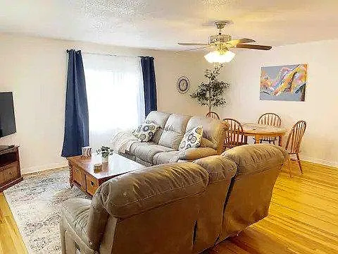 1115 10th Ave SE — Photo 3