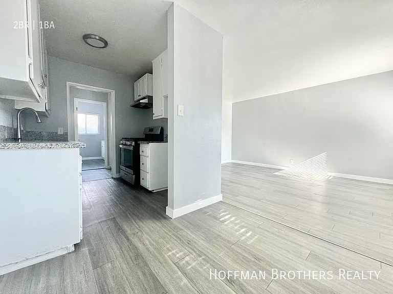 1431 Elm Ave #1 — Photo 3