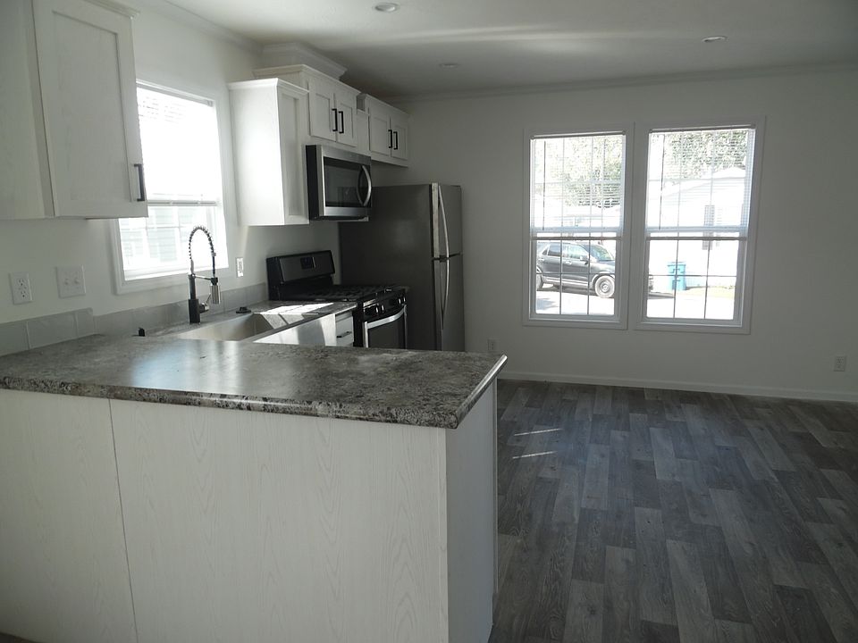 1st image of 152 Northbrook St SE #114