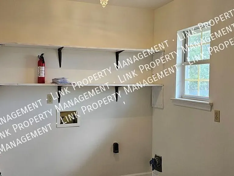 9328 Berkshire Cir — Photo 35