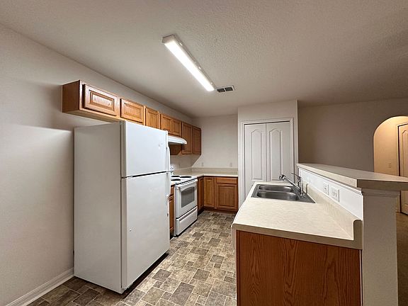 5th image of 8271 Halls Hammock Ct