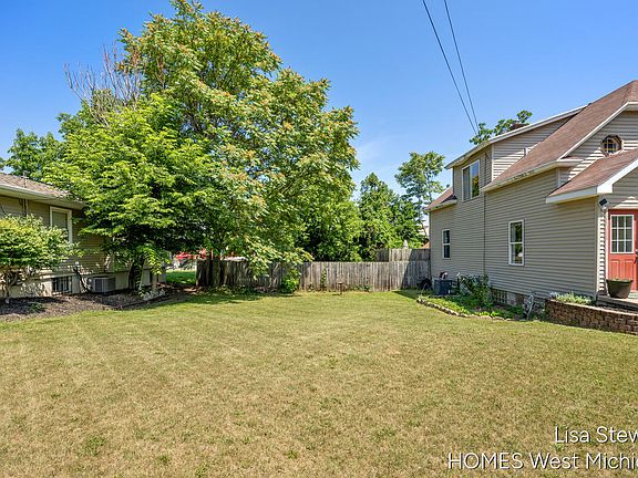 4th image of 1131 Crescent St NE