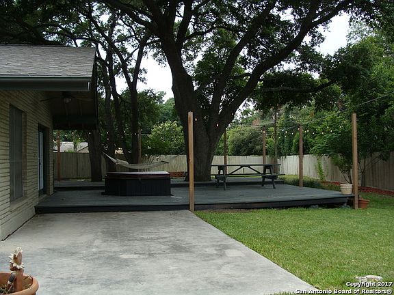 4th image of 3619 Rockview Dr