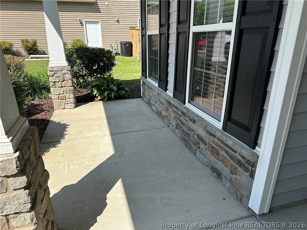 4 bed, 2.5 bath, 2420 sqft, $2,310 — Photo 3
