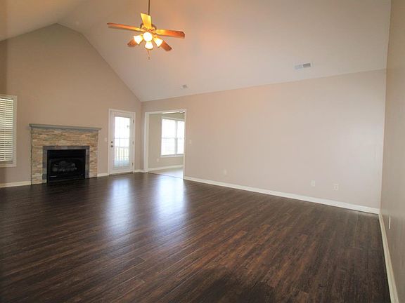 4th image of 410 Continental Dr