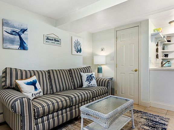 4th image of 131 N End Blvd Unit 1