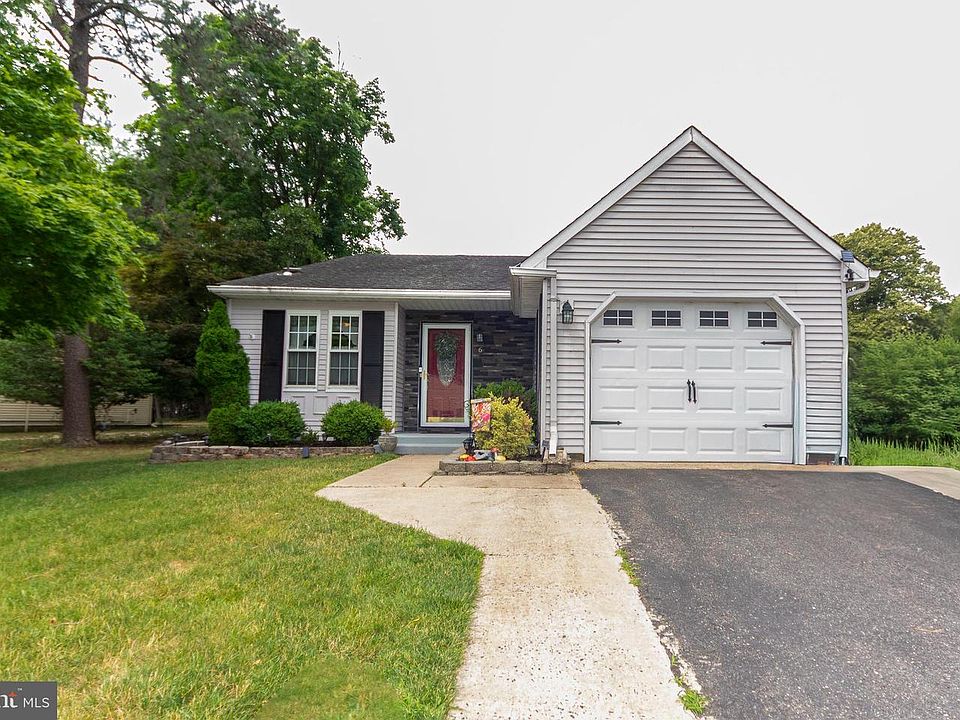 1st image of 6 Stoneham Pl