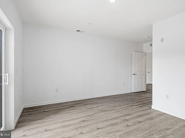 915 N Broad St #17-605 — Photo 11