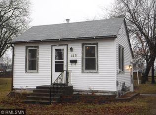 123 4th Ave NE, Cambridge, MN 55008