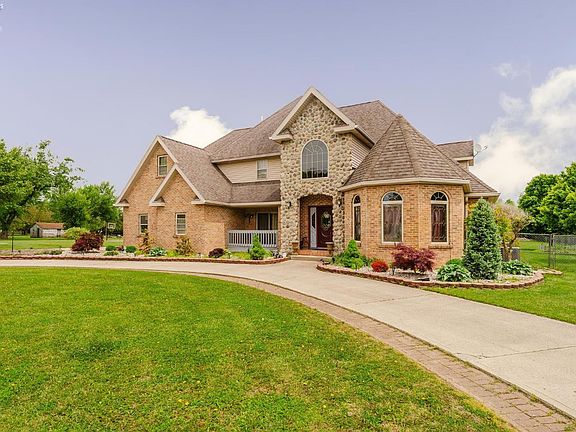 3rd image of 723 Tucker Rd