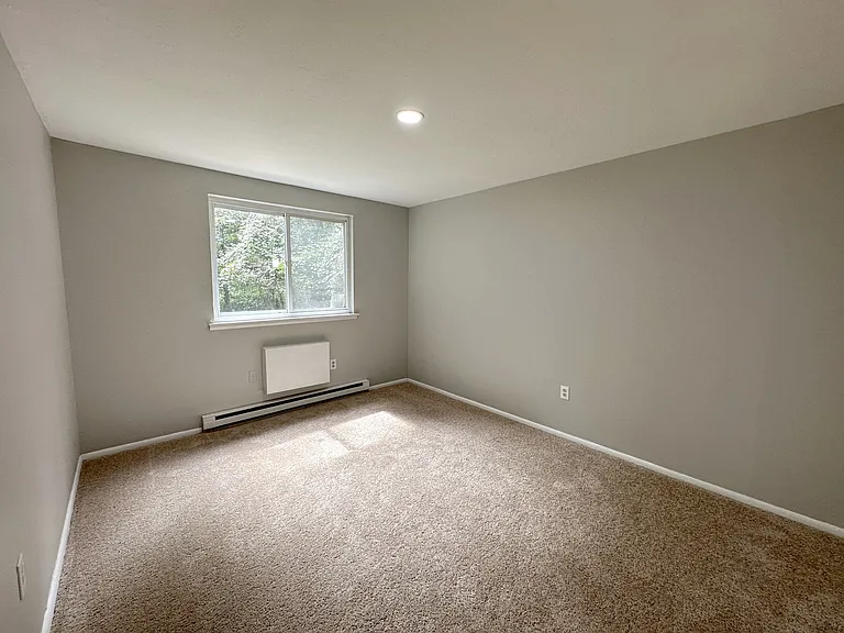 Woodland Manor Apartments — Photo 10