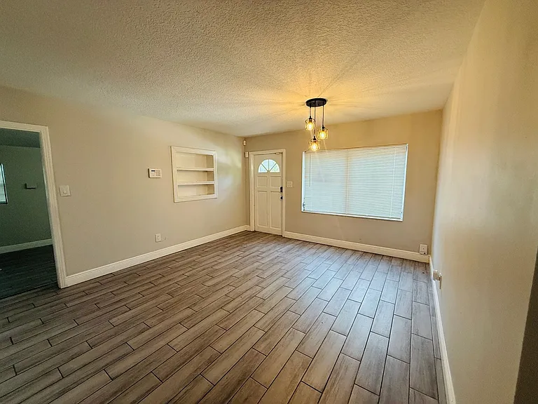 4203 E Yukon St — Photo 2