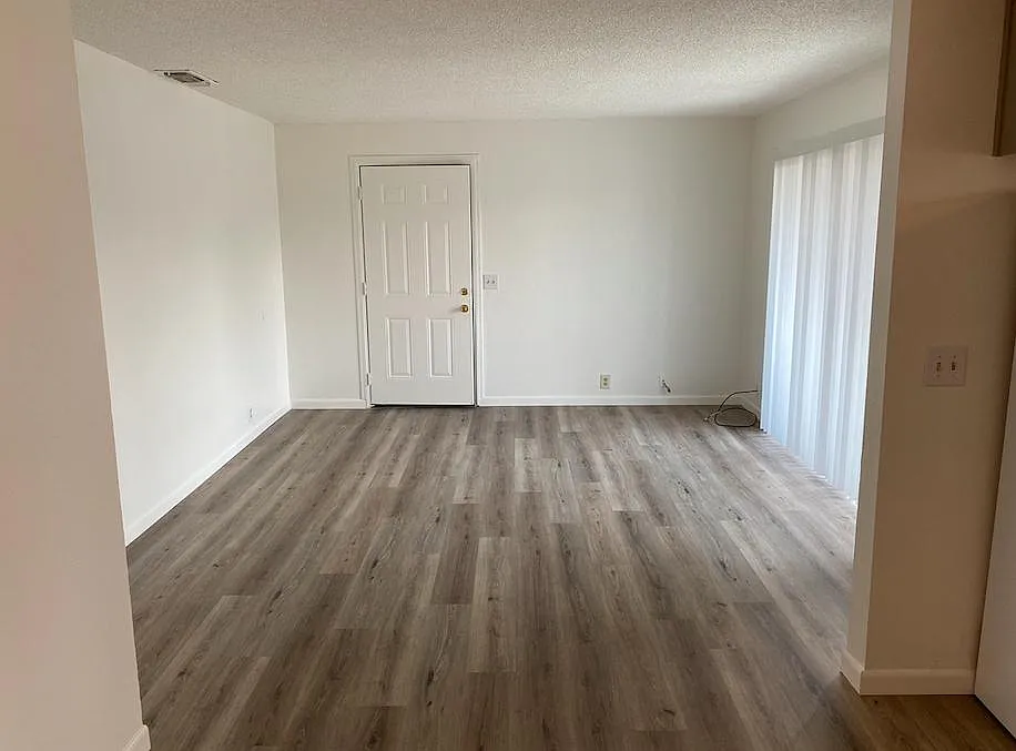 3 bed, 950 sqft, $1,600 — Photo 4