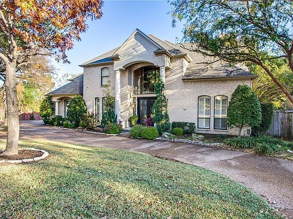 2nd image of 10 Winding Hollow Ln