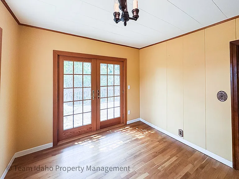 1203 Logan St — Photo 22