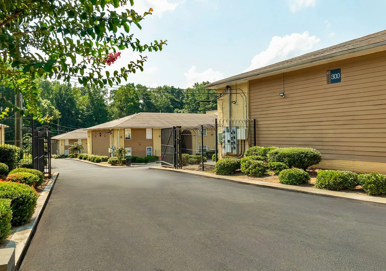 Crystal Heights Apartments — Photo 4