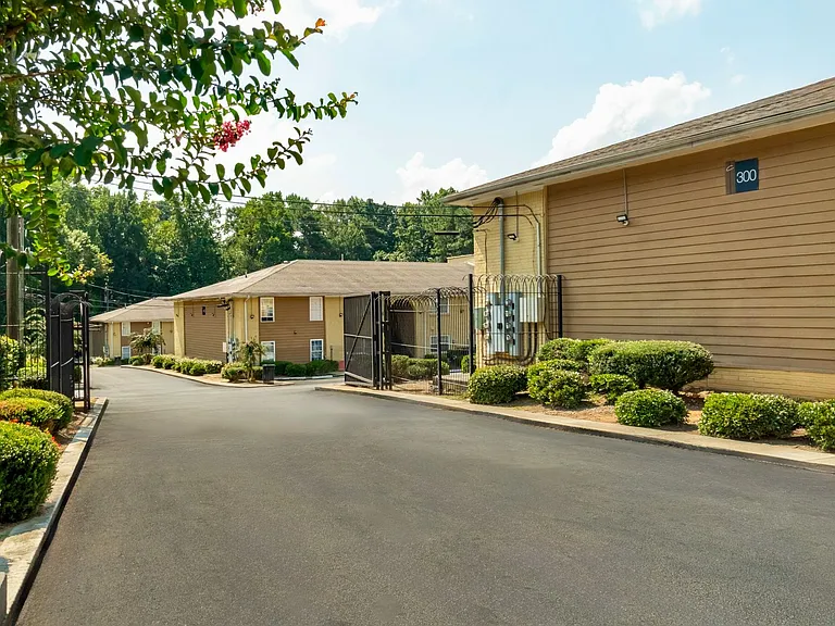 Crystal Heights Apartments — Photo 4