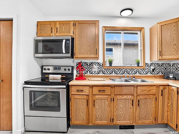3rd image of 1324 Courtney STREET