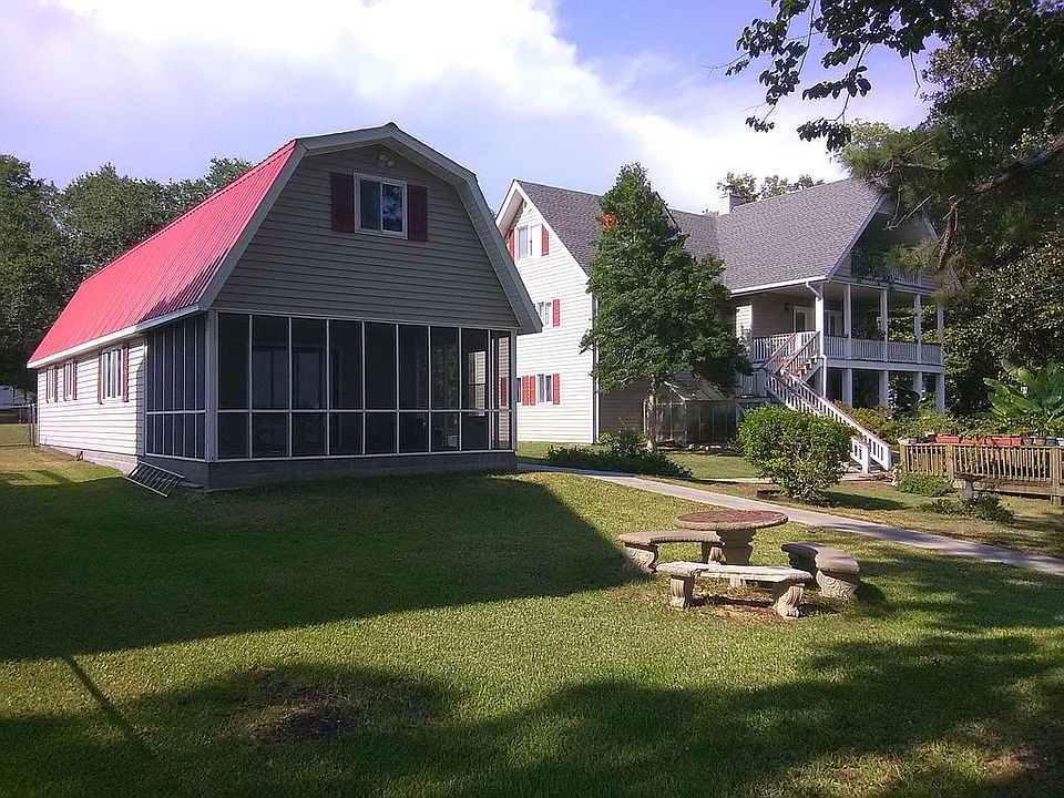 Barn@2985 IsleyCt Included