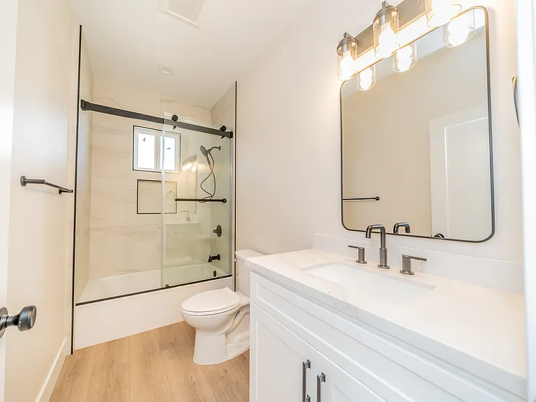 11186 Vernon Ave #B — Photo 9
