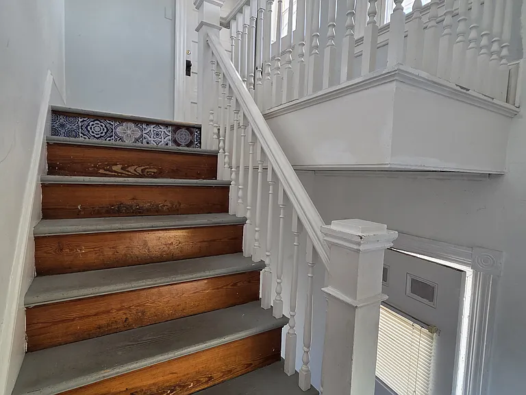 13 1/2 Middle St — Photo 5