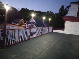 6 School St, Guilford, ME 04443