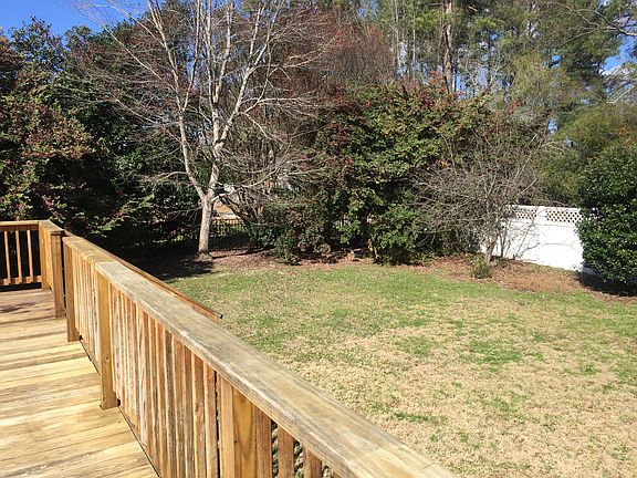 Privacy fence/Huge Deck
