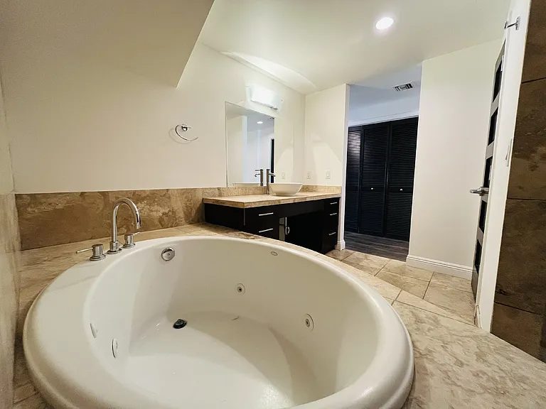 215 E McKinley St #402 — Photo 16