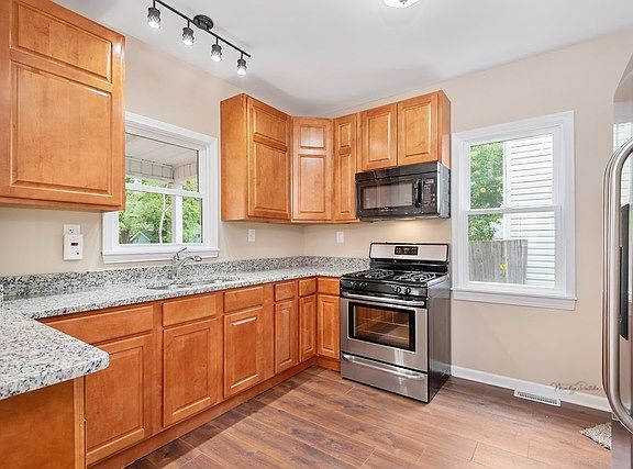 5th image of 330 W Illinois Ave