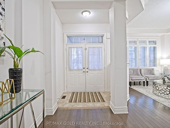 4th image of 10 Dopp Cres