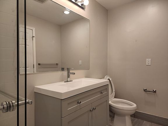 4th image of 862 Woodbridge St