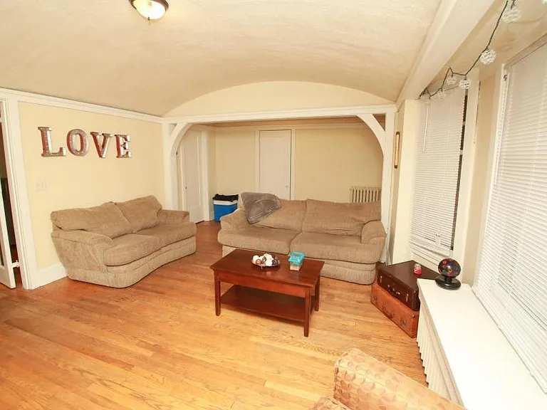 3029 N Farwell Ave — Photo 2