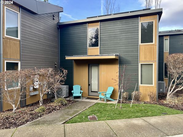 22 Mosier Creek Pl, Mosier, OR 97040