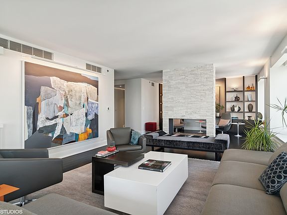 4th image of 161 E Chicago Ave APT 51A