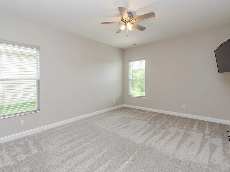 476 Carrick Dr — Photo 31