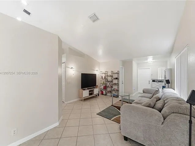 1004 Golden Cane Dr — Photo 13